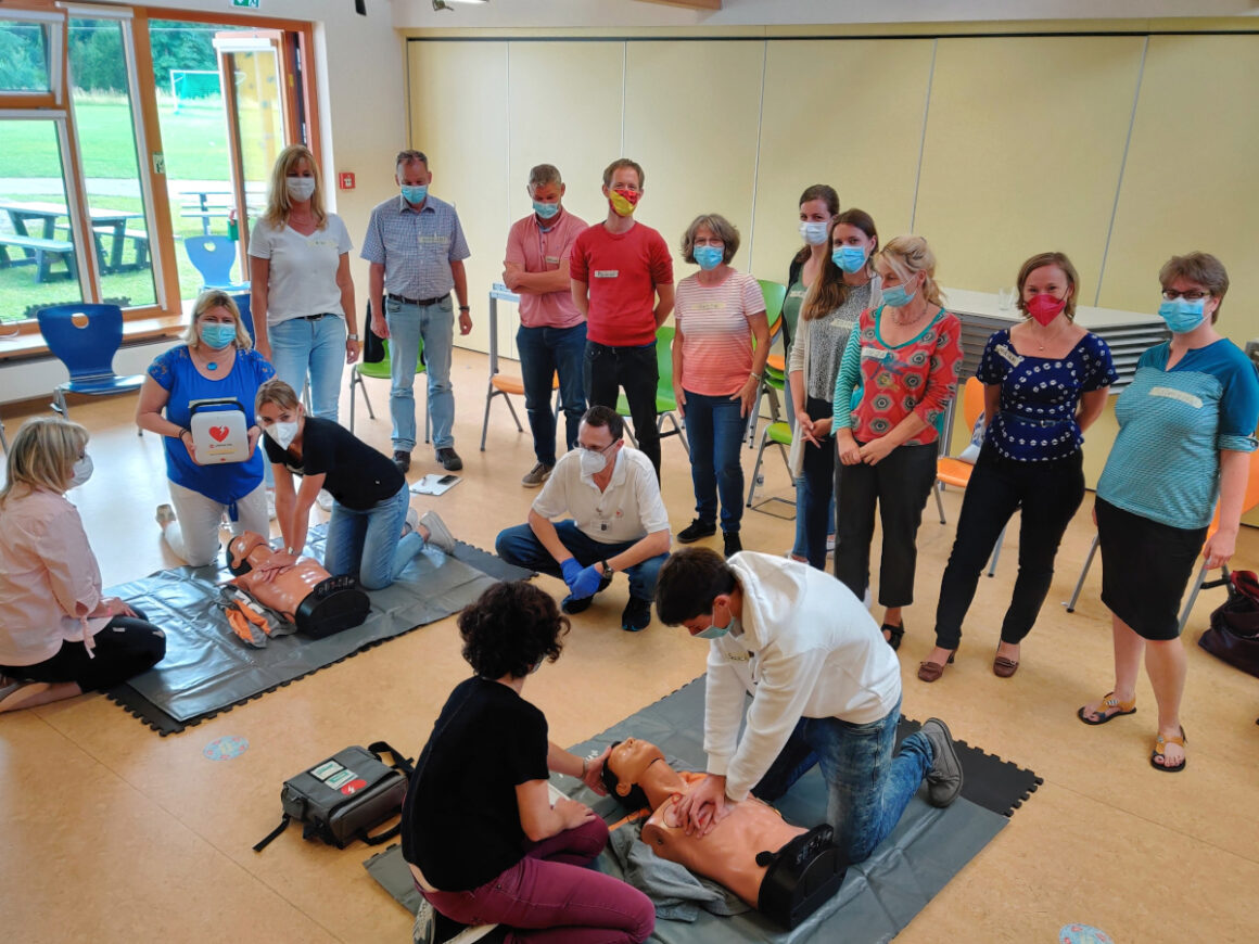 Erste Hilfe Fortbildung für Kolleginnen & Kollegen am Gymnasium Neckartenzlingen