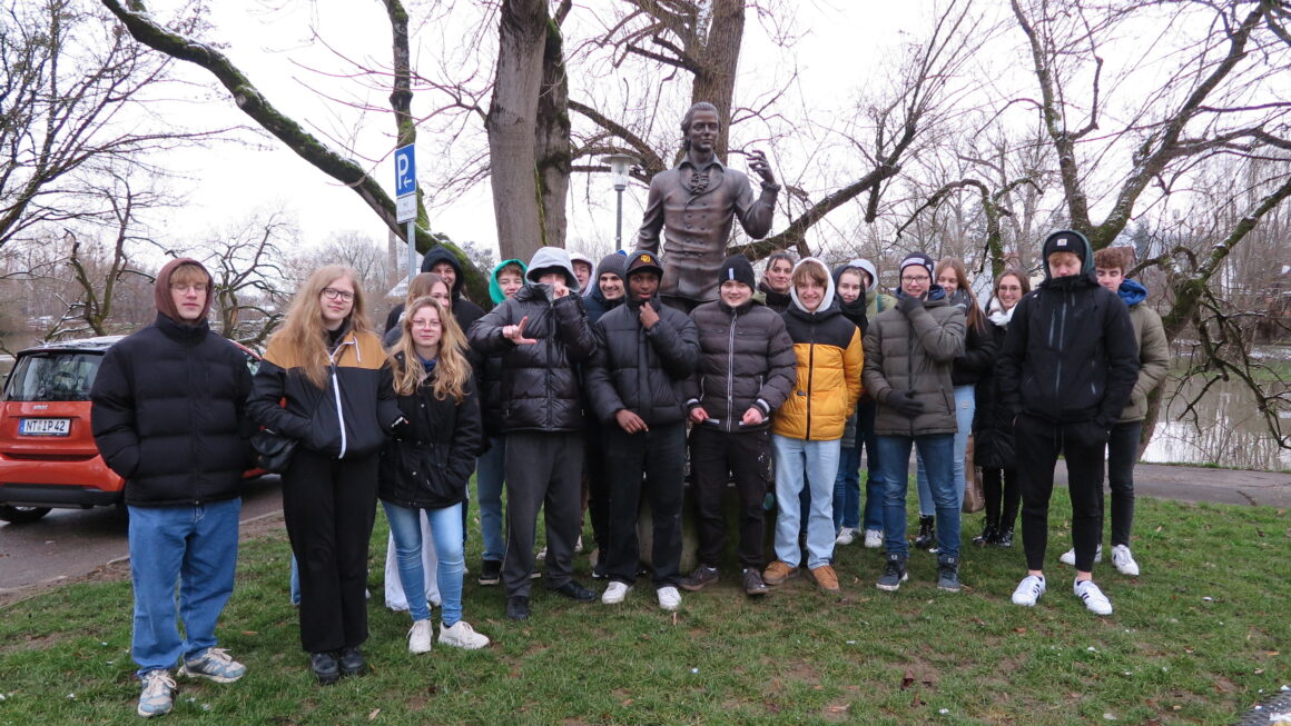 Hölderlinspaziergang in Nürtingen mit den Deutschbasisfächern J2