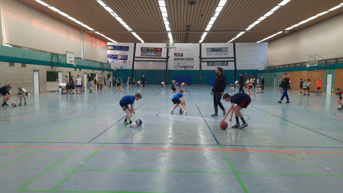 Sportunterricht mal anders: Die Tigers zu Besuch am Gymnasium Neckartenzlingen