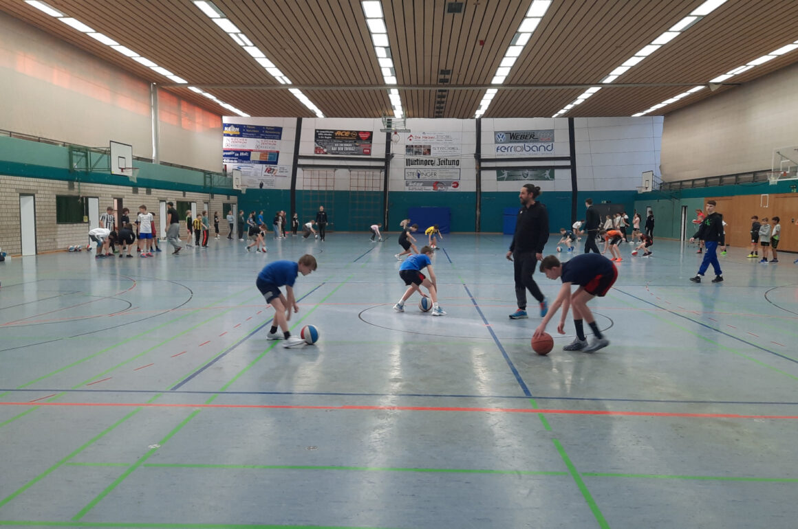 Sportunterricht mal anders: Die Tigers zu Besuch am Gymnasium Neckartenzlingen