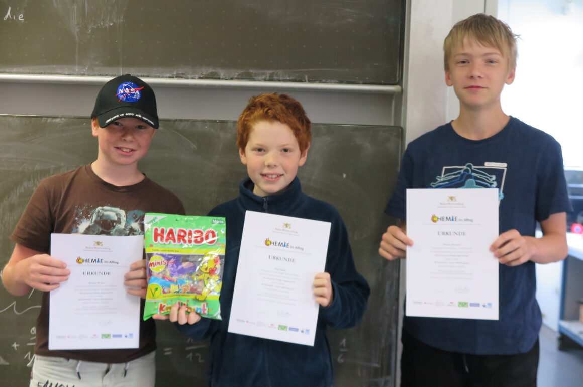 IMG_0122 Erfolgreiche Teilnahmen an Chemie-Wettbewerben