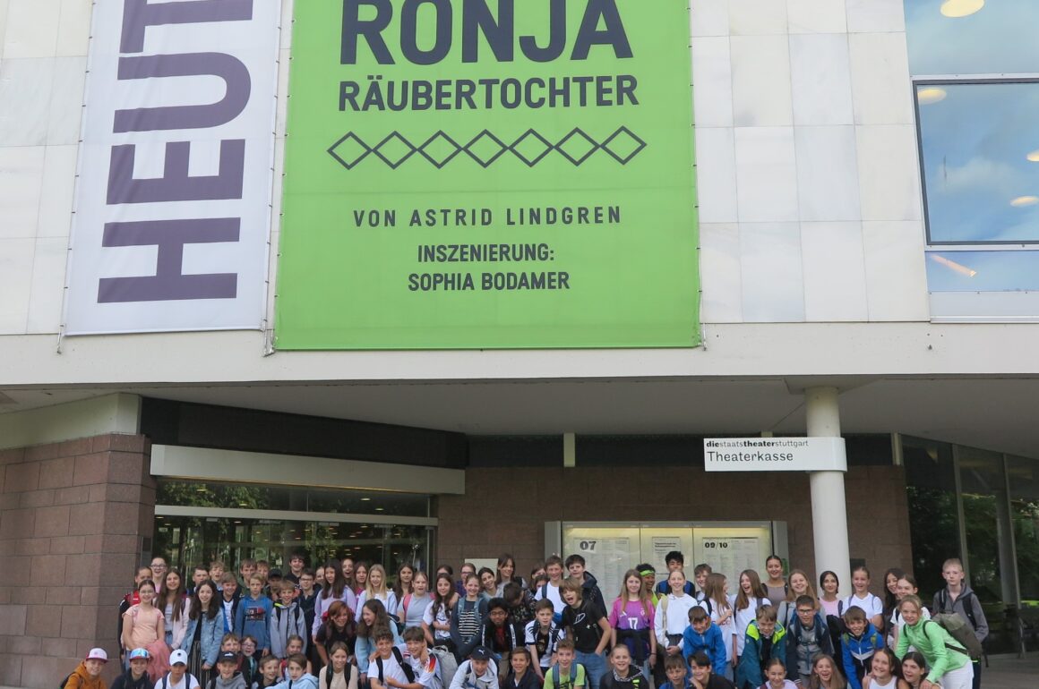 IMG_0013 Theaterfahrt der 6. Klasse nach Stuttgart: Ein unvergesslicher Tag mit Ronja Räubertochter