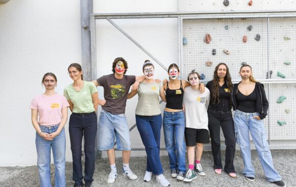 Geschlechtertausch und Clownerie: Maskenbildnerei-Workshop