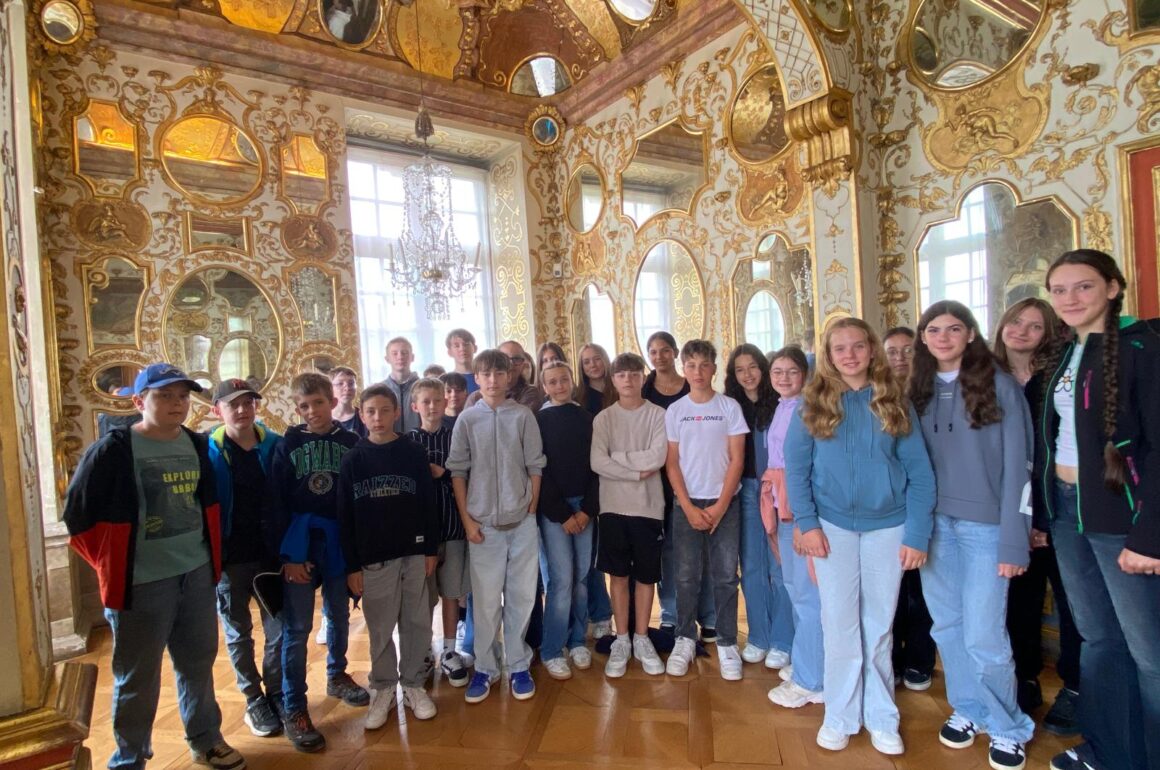 Klassenbild 7a_Ausflug Ludwigsburg Juli 2025 Auf den Spuren des Absolutismus