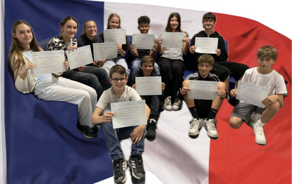 Félicitations zum bestandenen DELF-Diplom!